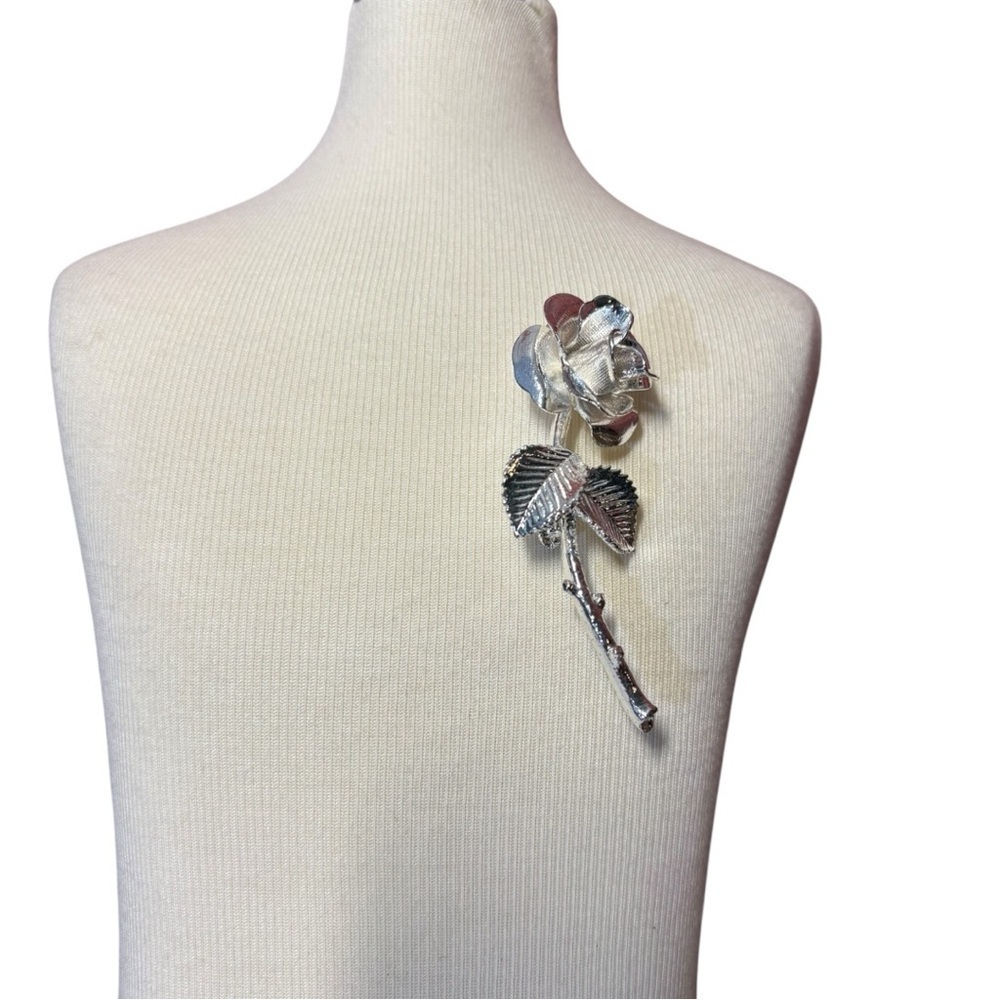 Elegant Silver Rose Brooch Pin.